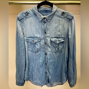 American Eagle Boyfriend fit Denim Shirt. Size Medium.